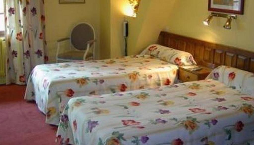 Le Ratelier Hotel Montaigut-sur-Save Room photo